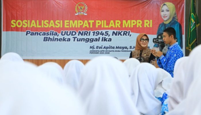 Anggota DPD RI Evi Apita Maya Tanamkan Nilai Kebangsaan ke Pelajar MAN 2 Mataram
