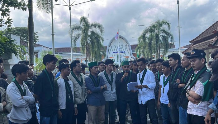 Demo Gubernur NTB, HMI Cabang Mataram Bawa 10 Tuntutan dari Pendidikan hingga Hentikan Desa Berdaya