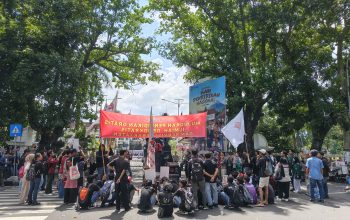 Demo Mahasiswa, Teriakan Gubernur NTB Anti Rakyat  ‎