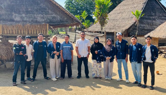 Mengintip Sakralitas Bale Adat Desa Beleq Gumantar Bersama Kelompok 10 KKN UMMAT