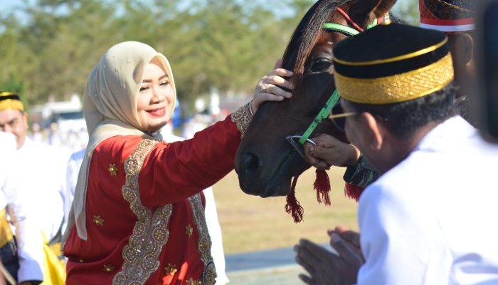 Pukau Penonton, Pasukan Berkuda ‘Jena Jara’ Unjuk Gigi di Hari Jadi Bima ke-386