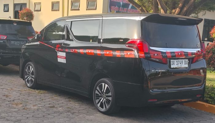 KPK Sita Alphard Milik Bupati Lombok Barat LAZ