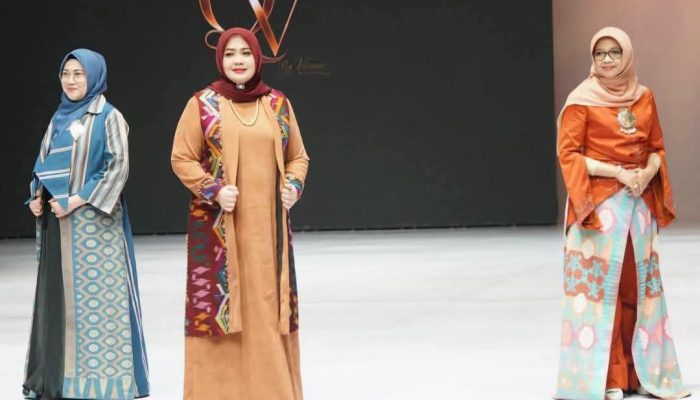 Tampil di Indonesia Fashion Week 2026, Wagub NTB Promosikan Tenun sebagai Penggerak Ekonomi Kreatif