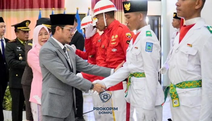 Kukuhkan Paskibraka Dompu, Bupati Bambang: Firdaus: Merah Putih Bukan Sekadar Lambang