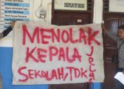 Tak Terima Dipimpin Orang Luar Desa, Aliansi Masyarakat dan Pemuda Mbawa Donggo Segel SDN Inpres Sangari