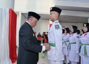 Kukuhkan 53 Paskibraka, Bupati Ady Mahyudi: Kibarkan Merah Putih Penuh Bangga