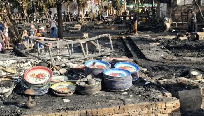 Menpar Pastikan Desa Adat Sade Lombok Tengah akan Dibangun Kembali Usai Kebakaran 