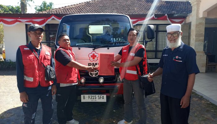 Bantu Korban Gempa NTT, PMI NTB Kirim Dua Truk Tangki Air