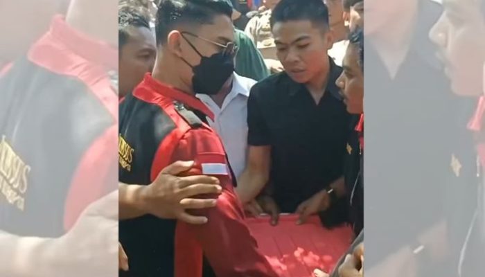 Kejari Dompu Geledah Kantor Desa Tekasire, Warga Kepung dan Rebut Boks Berisi Dokumen