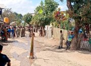 Warga Donggo Blokir Jalan, Desak Pemkab Bima Aspal Jalan