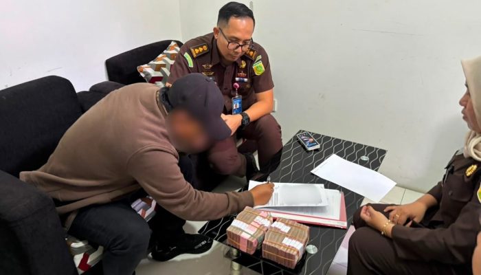 Kejaksaan Kembalikan Uang “Siluman” Rp 2,2 Miliar kepada 13 Anggota DPRD NTB
