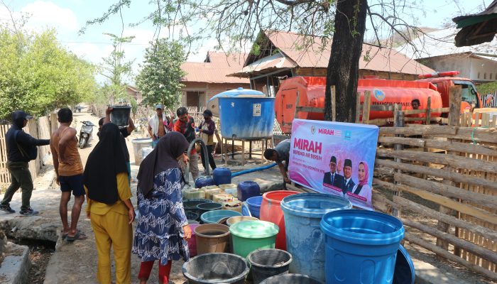 500 KK di Bima Kesulitan Air, Mirah Midadan Fahmid Turun Tangan, Salurkan 40 Ribu Liter