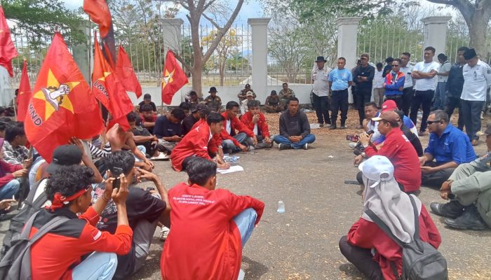 Demo di Kantor Bupati Bima, LMND Sampaikan 11 Tuntutan