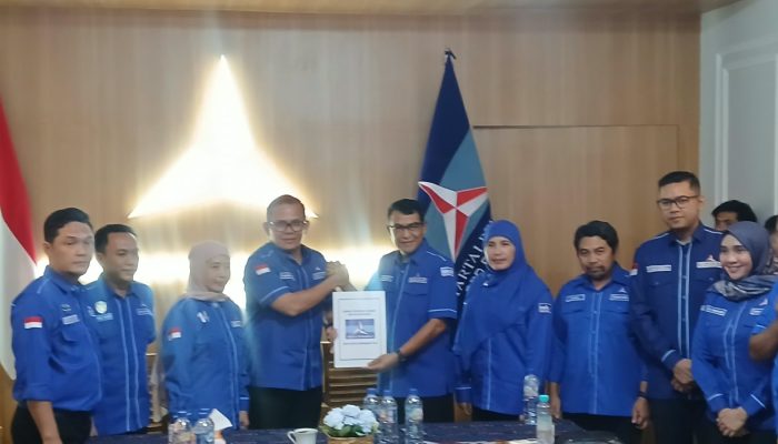 Hadi Gunawan Serahkan Berkas Calon Ketua Demokrat NTB, Bawa 11 Surat Dukungan